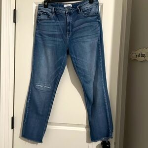 Kancan distressed jeans size 33
Style KC9250M